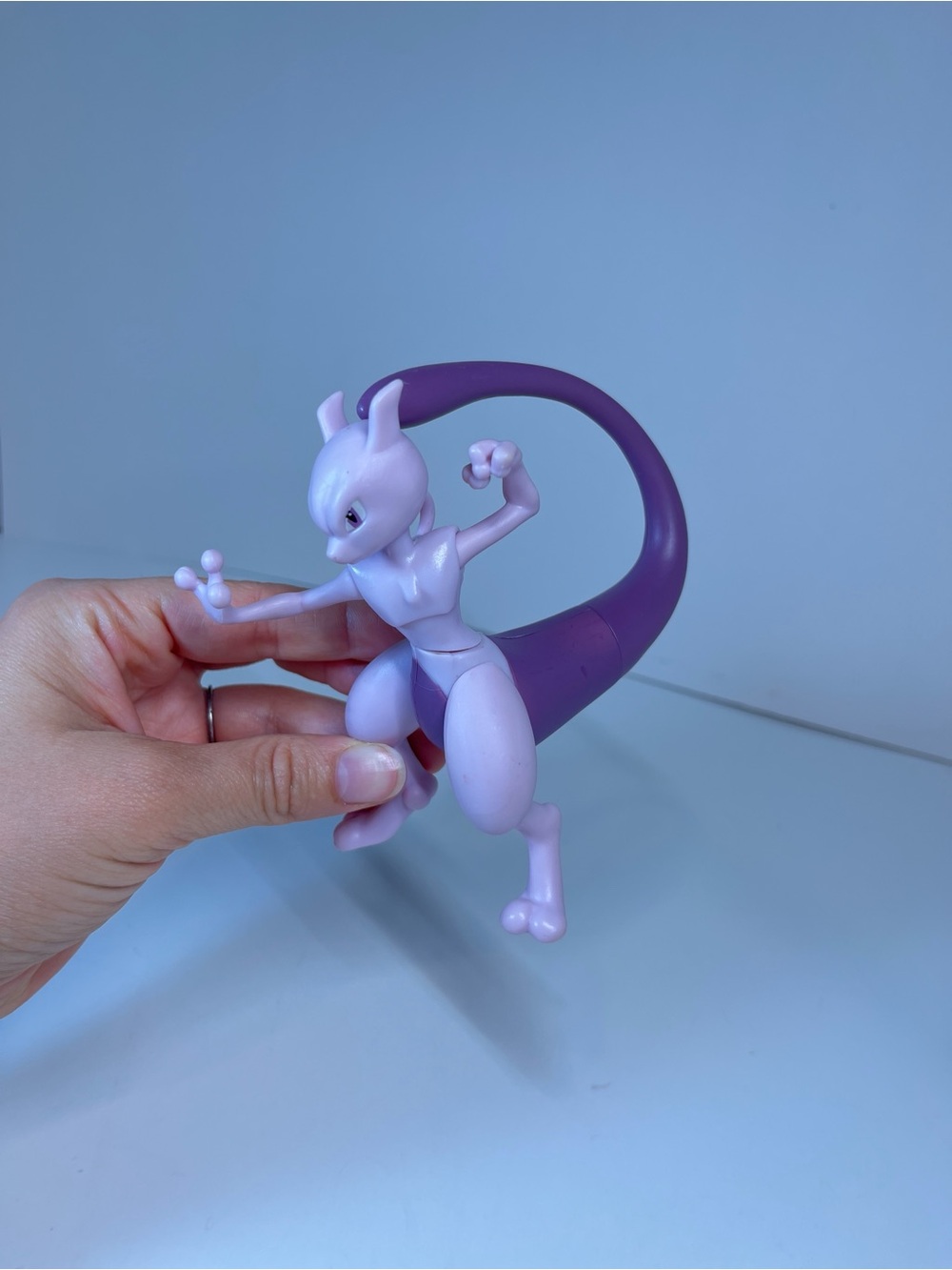 2019 Pokemon Mewto 4.5" Battle Feature Deluxe Action Figure Toy Articulated - Picture 2 of 10